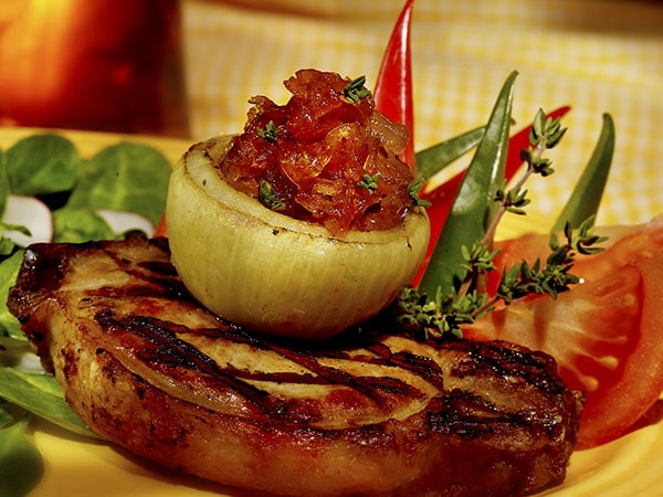 Pork Chops with Onions Caramelized in Maple Syrup