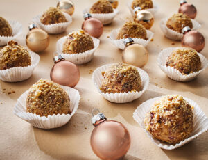 Cheesecake Balls in a Maple-Nut Crumble