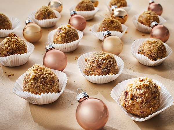 Cheesecake Balls in a Maple-Nut Crumble - Maple from Canada